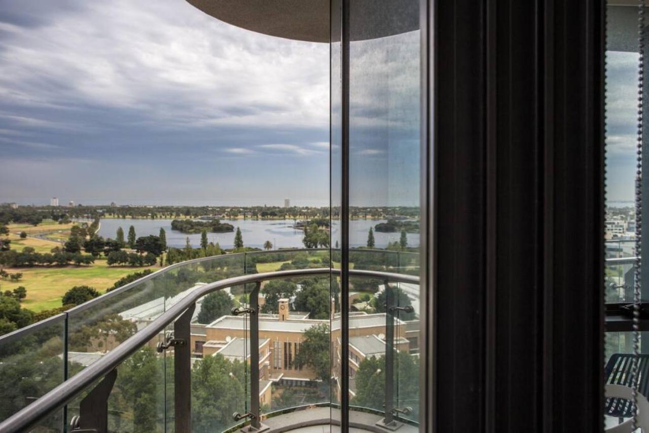 Readyset Apartments At Emerald Melbourne Bagian luar foto