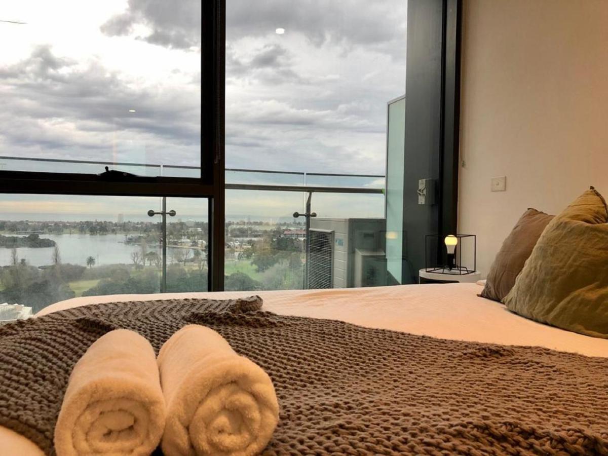 Readyset Apartments At Emerald Melbourne Bagian luar foto
