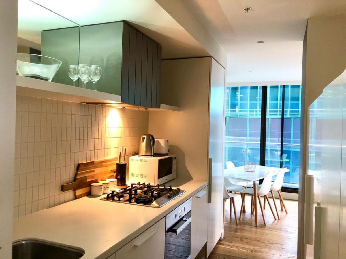 Readyset Apartments At Emerald Melbourne Bagian luar foto