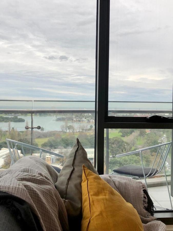Readyset Apartments At Emerald Melbourne Bagian luar foto