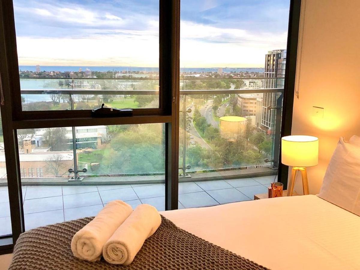 Readyset Apartments At Emerald Melbourne Bagian luar foto