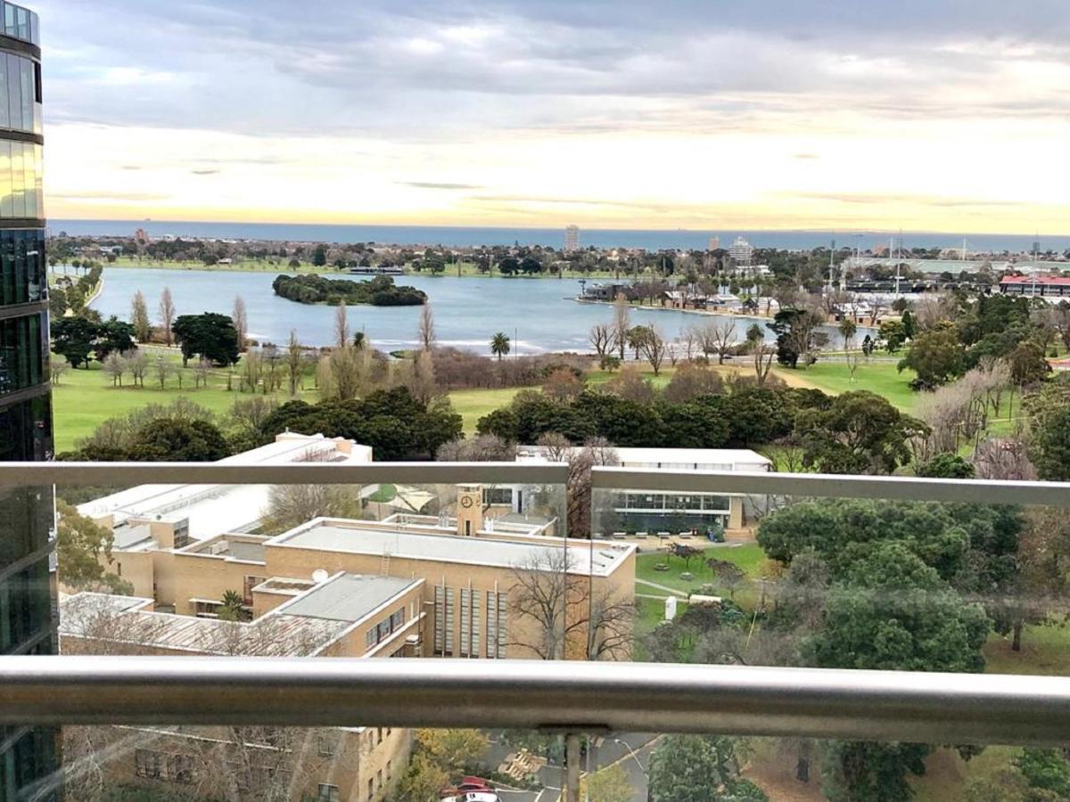 Readyset Apartments At Emerald Melbourne Bagian luar foto