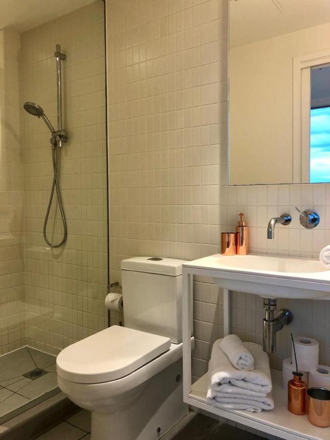Readyset Apartments At Emerald Melbourne Bagian luar foto