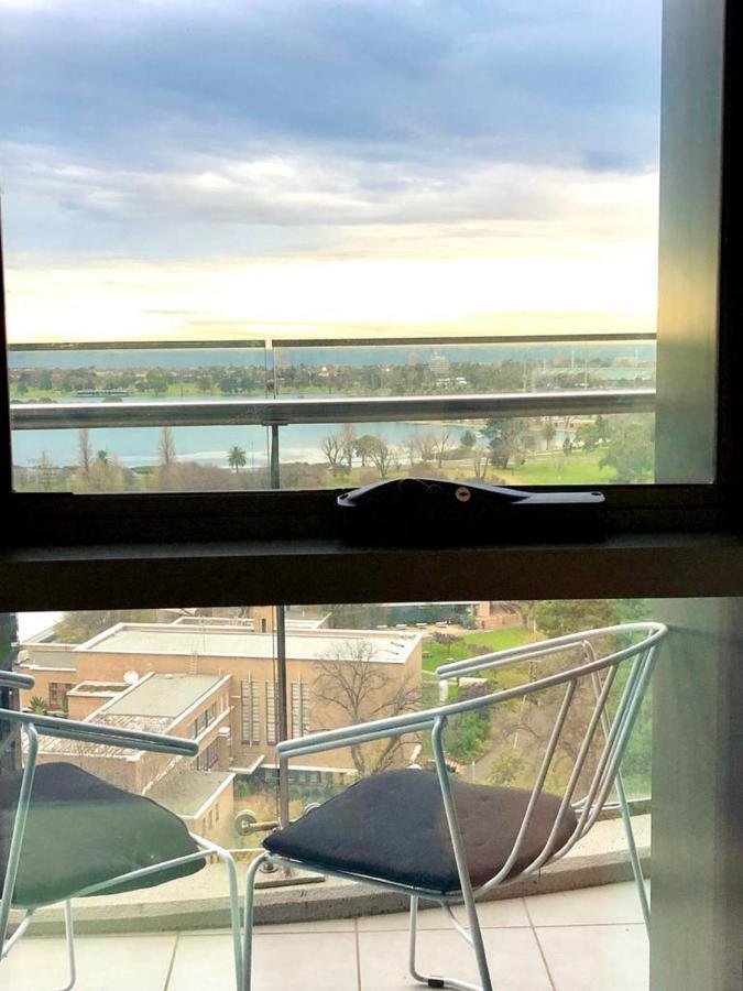 Readyset Apartments At Emerald Melbourne Bagian luar foto