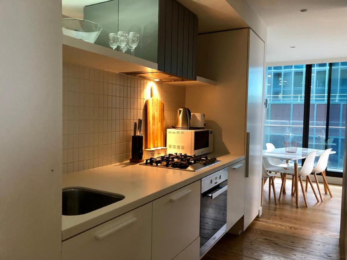 Readyset Apartments At Emerald Melbourne Bagian luar foto