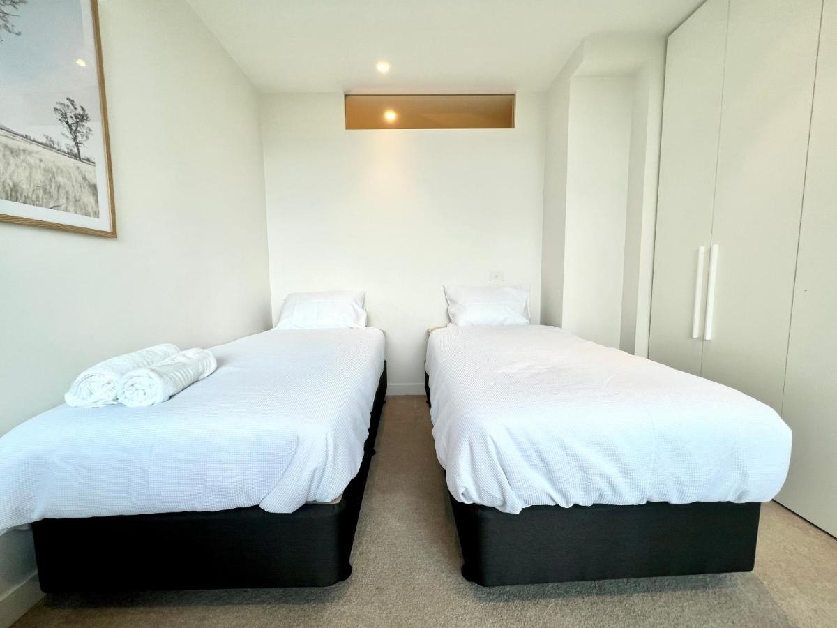 Readyset Apartments At Emerald Melbourne Bagian luar foto