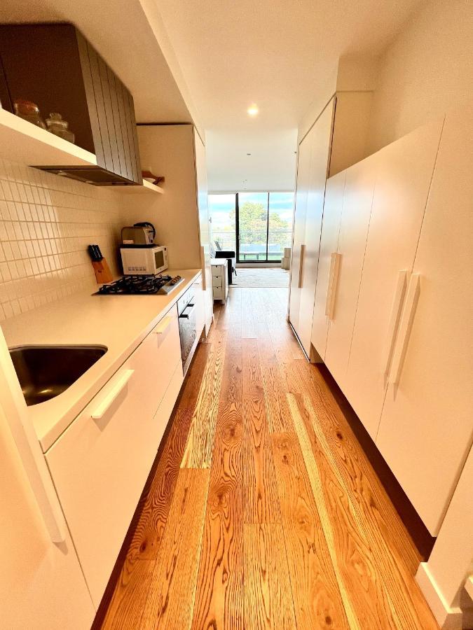 Readyset Apartments At Emerald Melbourne Bagian luar foto